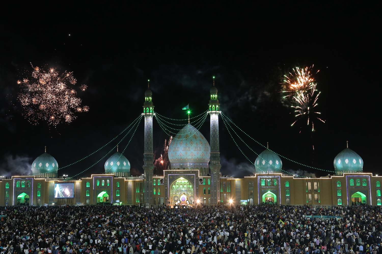 میزبانی مسجد جمکران از زائران پایان هفته/ برگزاری جشن‌های انقلاب و ولادت حضرت زهرا(سلام الله علیها)