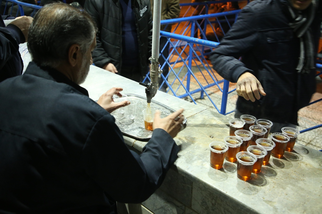 پذیرایی از دو میلیون و ششصد هزار زائر مسجد جمکران در چایخانه‌های این مکان مقدس