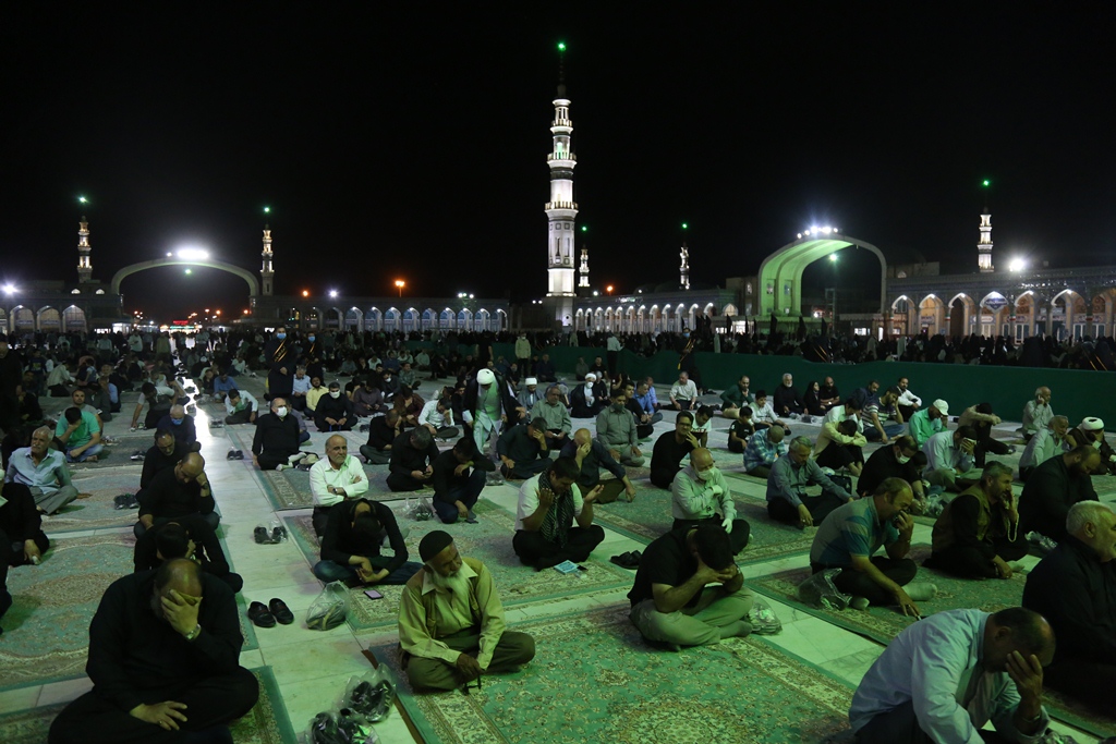مراسم شب شهادت امام صادق(علیه السلام) در مسجد مقدس جمکران