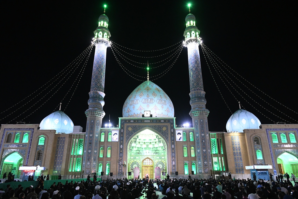 مراسم شب شهادت جواد الائمه(علیه السلام) در مسجد مقدس جمکران