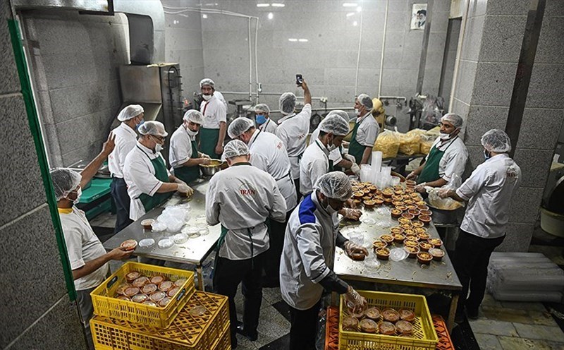 طبخ و توزیع ۱۶۰۰۰ پرس غذای گرم در سالروز شهادت حضرت زهرا(س)