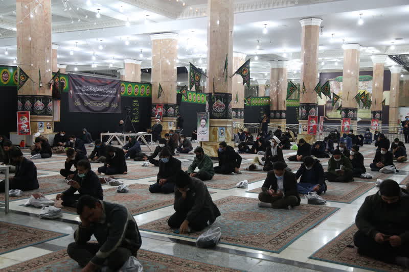 زمزمه دعای کمیل در میعاد مننتظران
