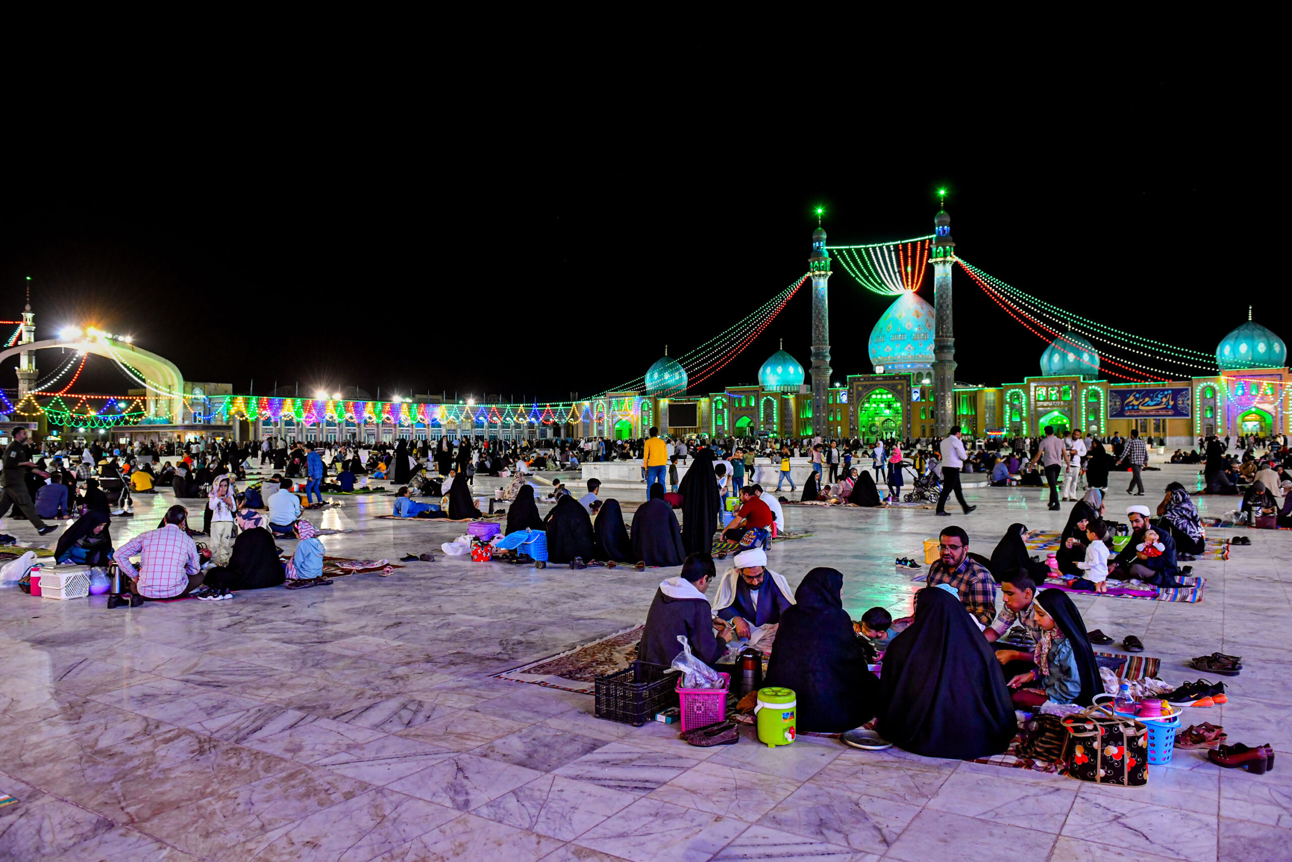 حال و هوای مسجد مقدس جمکران در شب های ماه مبارک رمضان