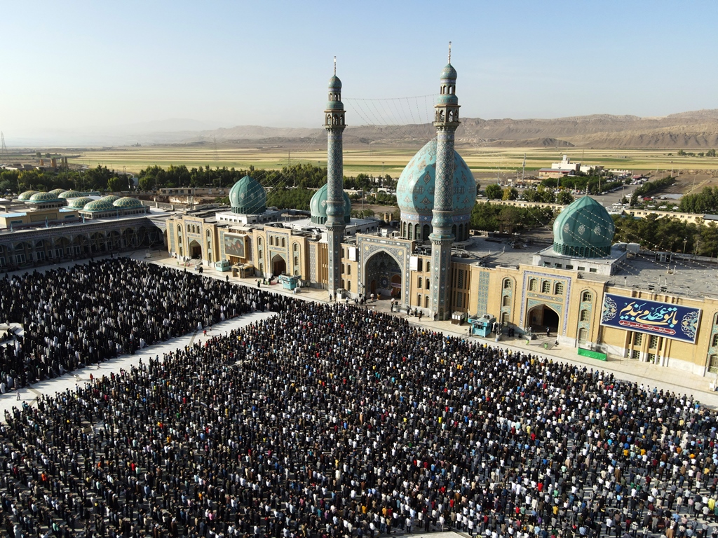 اقامه باشکوه نماز عید سعید فطر در مسجد مقدس جمکران