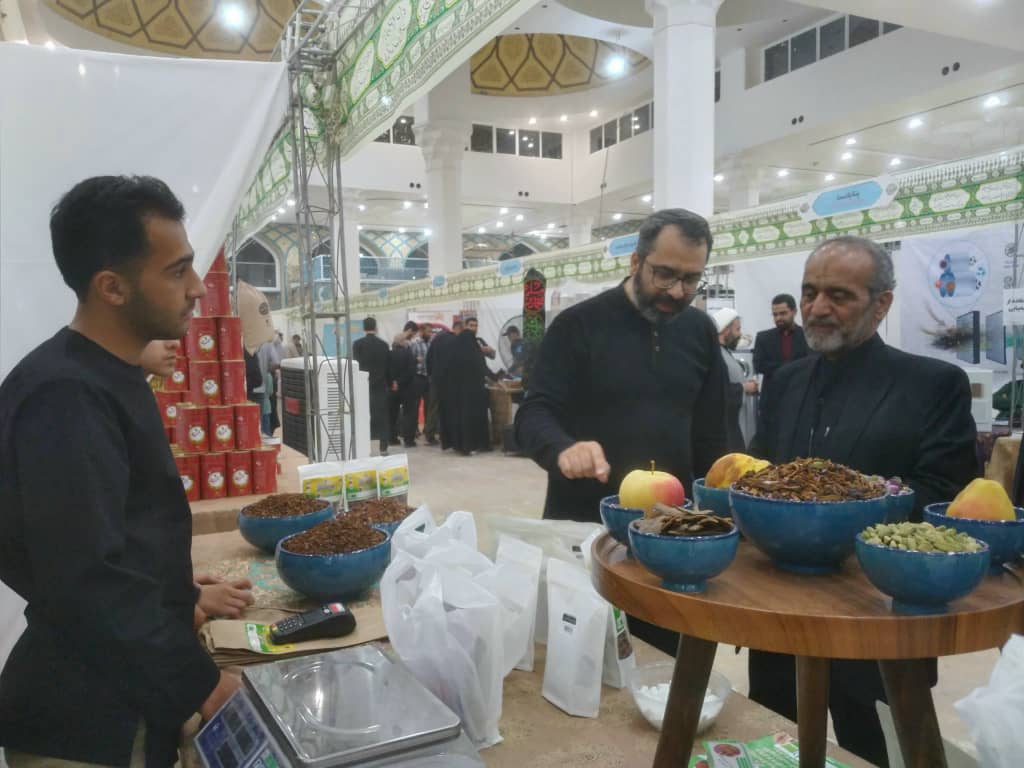 بازدید قائم مقام تولیت مسجد مقدس جمکران از نمایشگاه نیازمندی های اربعین
