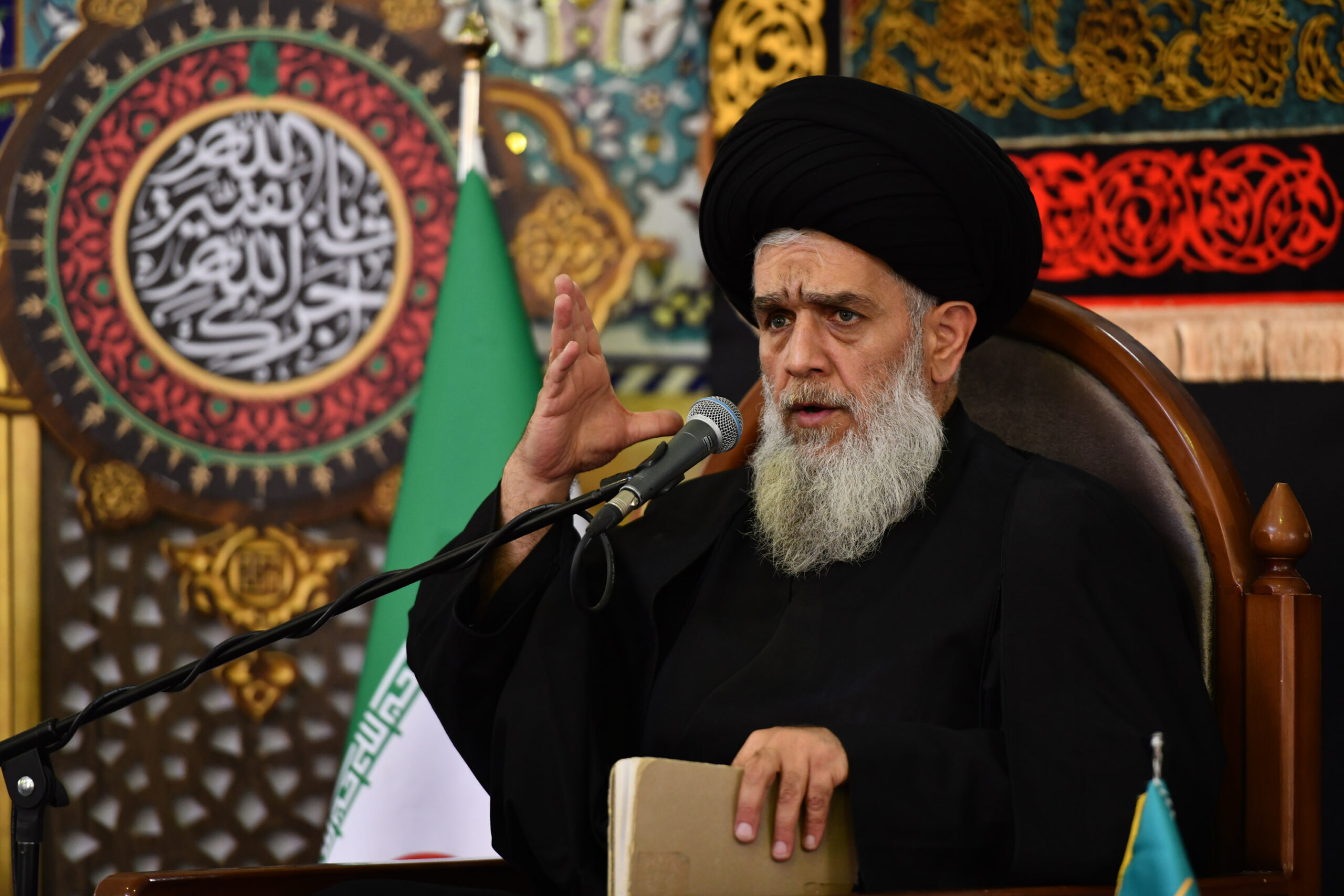 بدخواهان آرزوی حذف «الله» از پرچم ایران را به گور می برند  