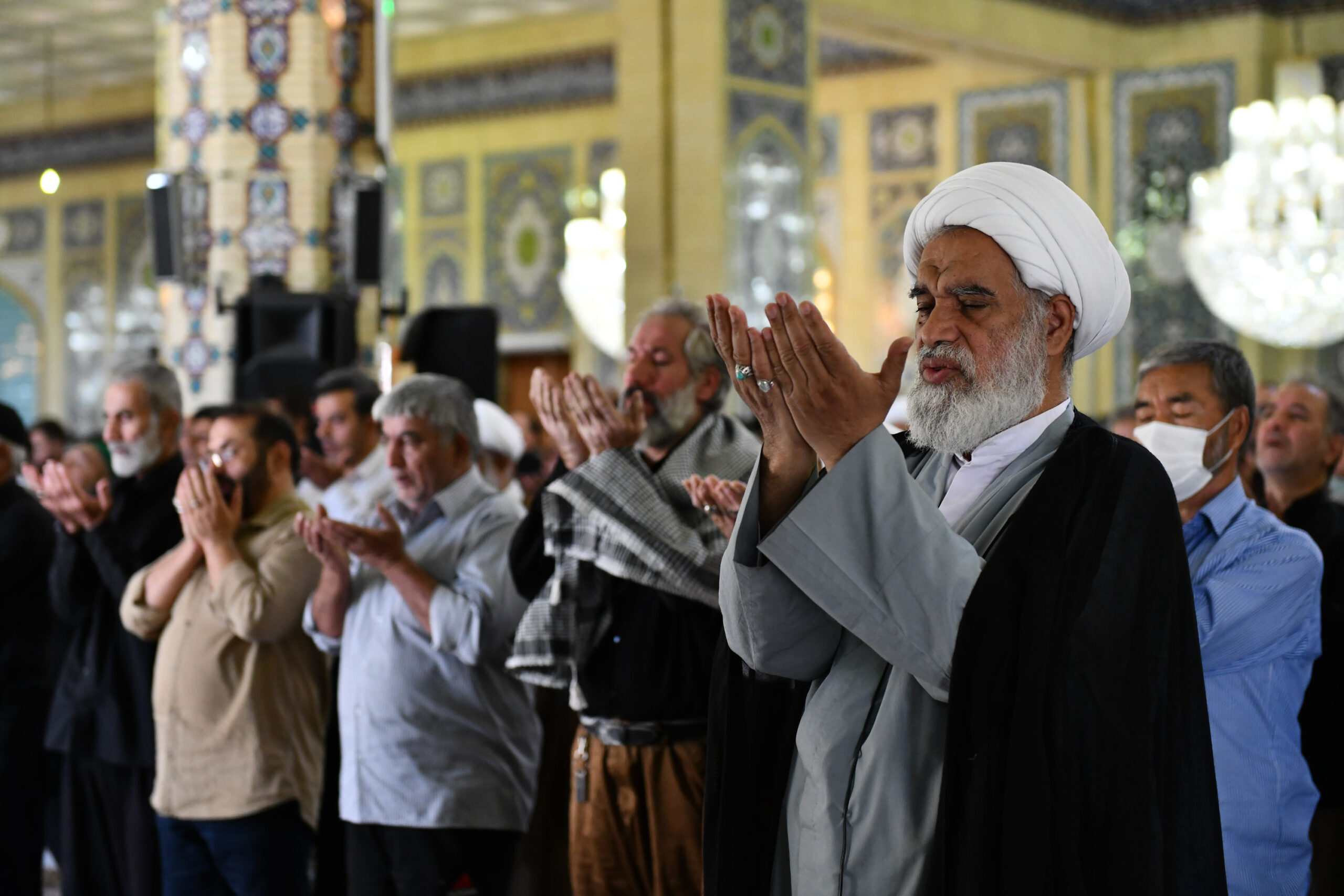 اقامه نماز ظهر شهادت امام حسن عسکری(ع)