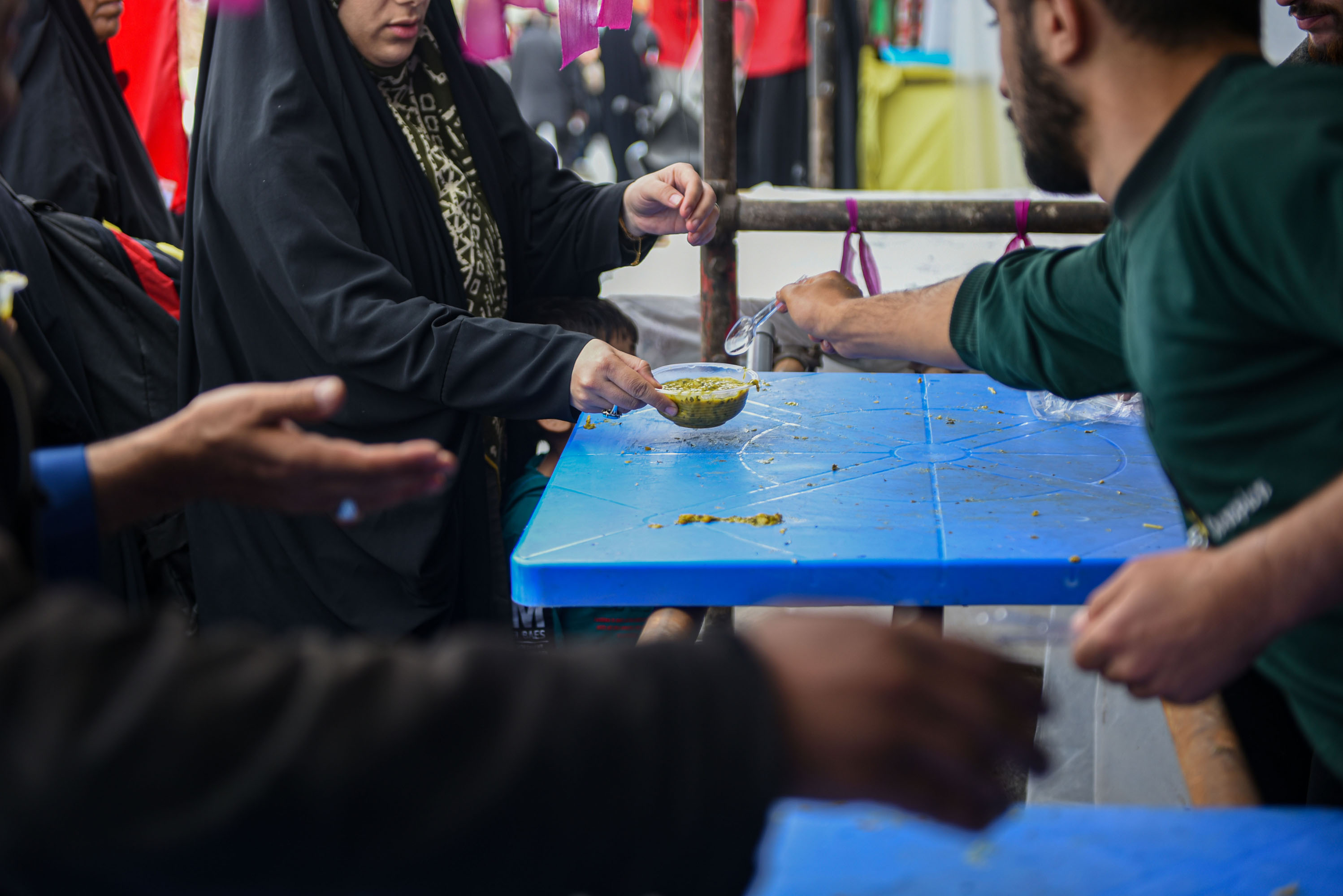 تصاویر پذیرایی از زائران جمکران