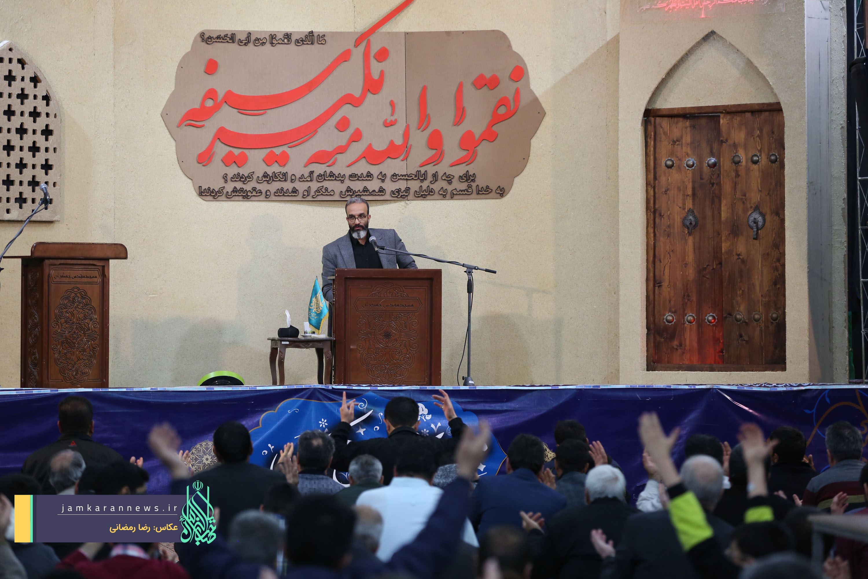 زمزمه دعای پرفیض کمیل در میعادگاه منتظران